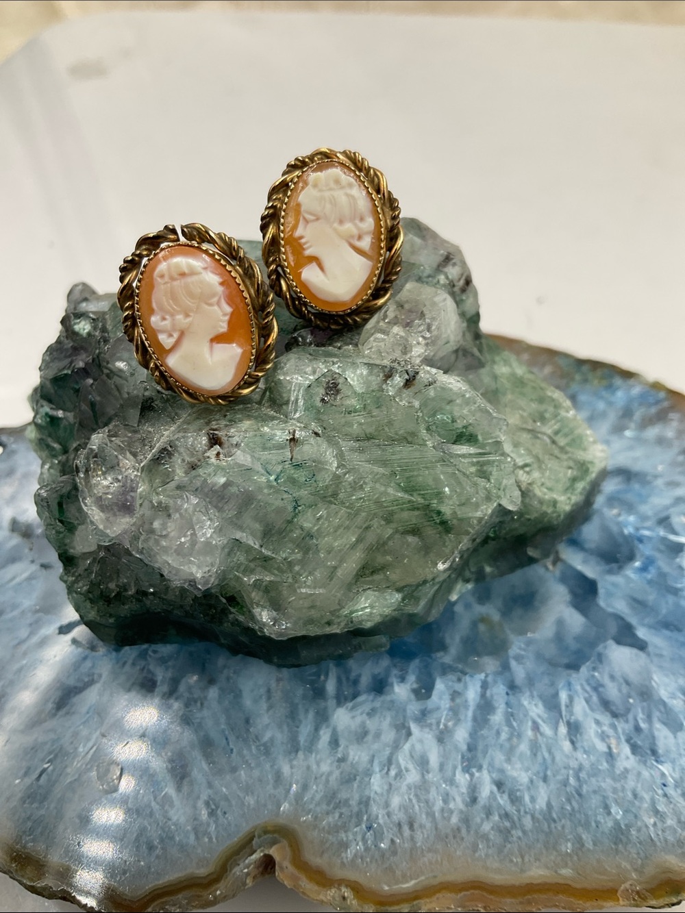 Gold-Frame Cameo Post Stud Earrings in Peach and Cream - Picture 4 of 8